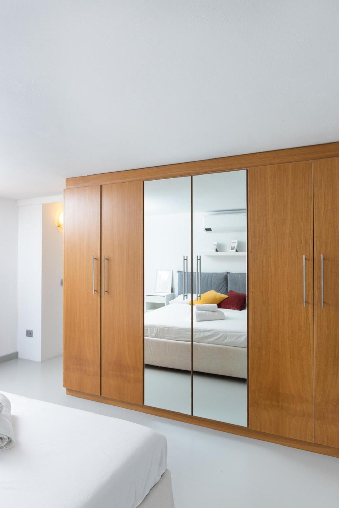 White And Brown Exclusive Loft With Terrace - Free Parking - M2 Station Apartment Milano Exterior foto